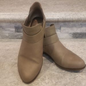 4 for $25  Life Stride Velocity Booties 9M. 0B8